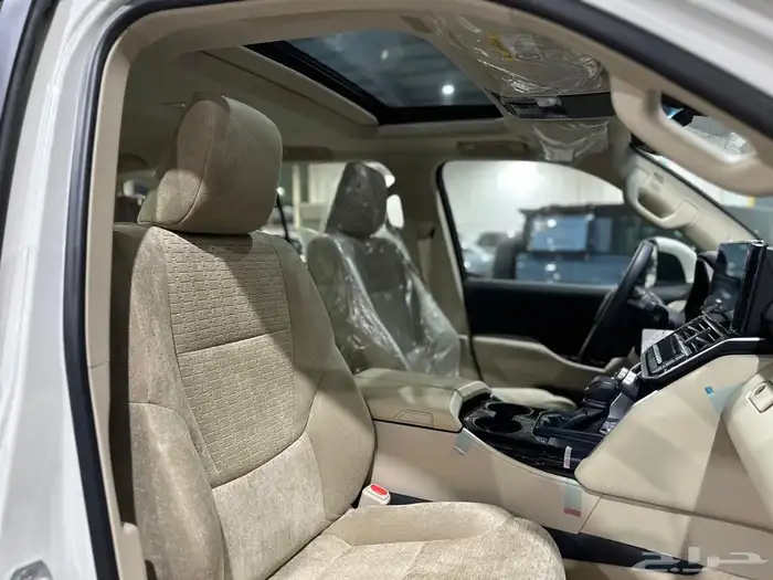 لاندكروزر GXR L3 موديل 2024 ديزل عداد 1000 كم شبه جديد 10