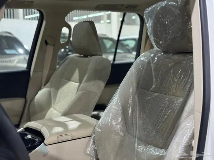 لاندكروزر GXR L3 موديل 2024 ديزل عداد 1000 كم شبه جديد 8