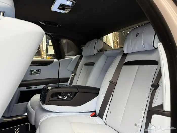Rolls-Royce ghost 2023 8