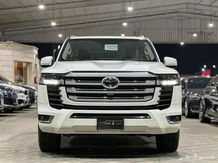 لاندكروزر GXR L3 موديل 2024 ديزل عداد 1000 كم شبه جديد 1
