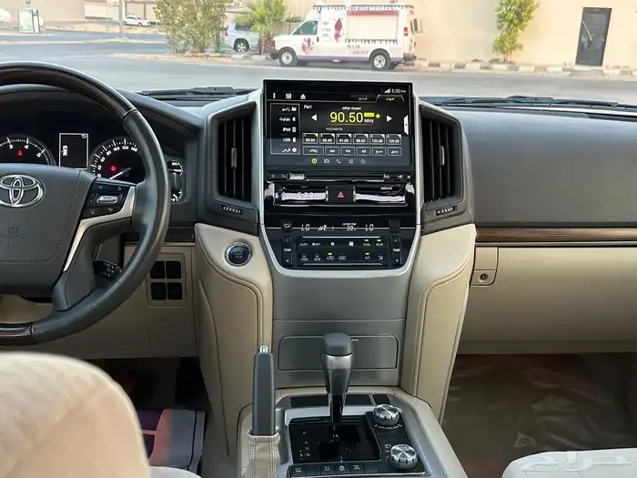 لاندكروزر GXR قراند تورينق موديل 2019 سعودي 16