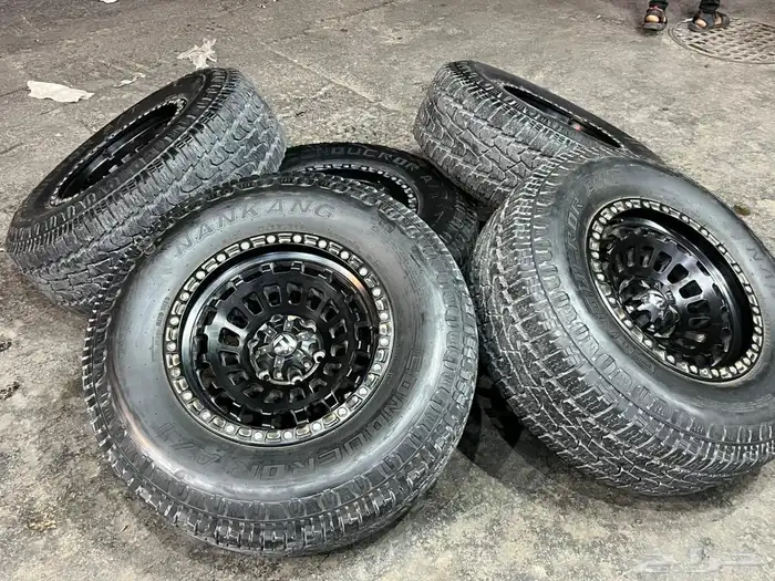 جنوط فيول 6 مسمار مع كفرات نانكنج وكاله مقاس 285 70 17 6