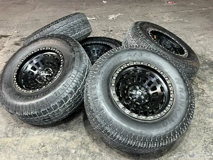 جنوط فيول 6 مسمار مع كفرات نانكنج وكاله مقاس 285 70 17 4