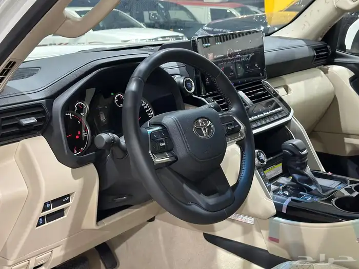 لاندكروزر GXR L3 موديل 2024 ديزل عداد 1000 كم شبه جديد 17