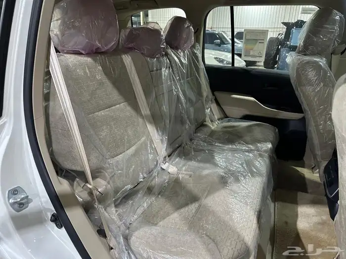 لاندكروزر GXR L3 موديل 2024 ديزل عداد 1000 كم شبه جديد 11