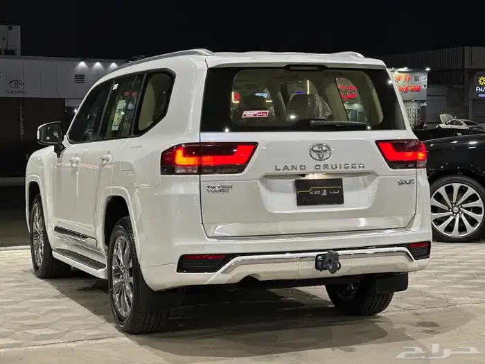 لاندكروزر GXR L3 موديل 2024 ديزل عداد 1000 كم شبه جديد 4