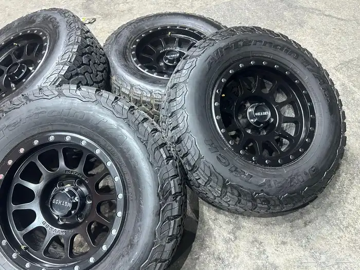 جنوط ميثود 6 مسمار مع كفرات نص حجري مقاس 17 13