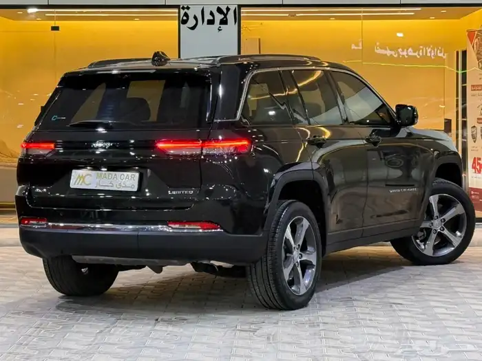 جيب - جراند شيروكي - لميتد بلس - 2023 - سعودي ( ممشى قليل ) 32