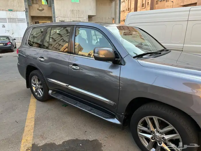 لكزس LX570فل كامل 2012 26