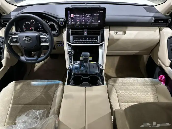 لاندكروزر GXR L3 موديل 2024 ديزل عداد 1000 كم شبه جديد 13