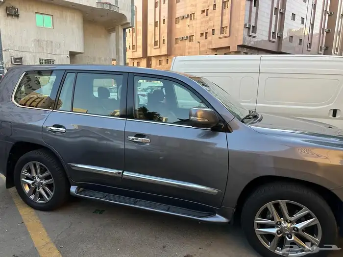 لكزس LX570فل كامل 2012 30