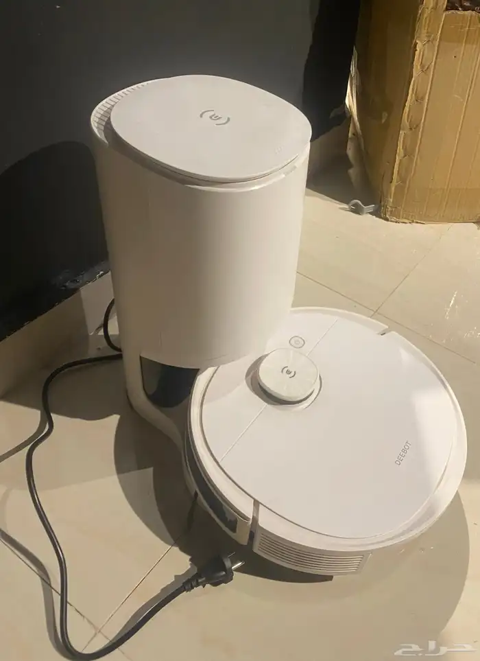 روبوت مكنسة وممسحة مع محطة تفريغ بحالة جيدة  جاهز للاستخدام 0