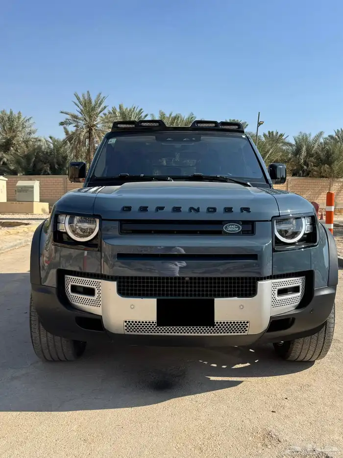 للبيع ديفندر SE موديل 2020 ماشي 70 الف كندي 2