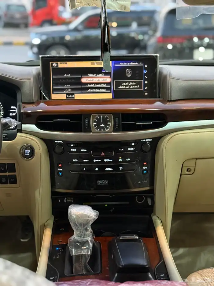 لكزس - 2019 - LX570 - فل كامل - بلاك اديشن 21