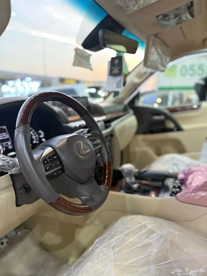 لكزس - 2019 - LX570 - فل كامل - بلاك اديشن 10