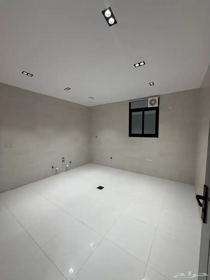 للبيع شقق ارضيه وشقق علويه حي التحليه غرب الخميس 9