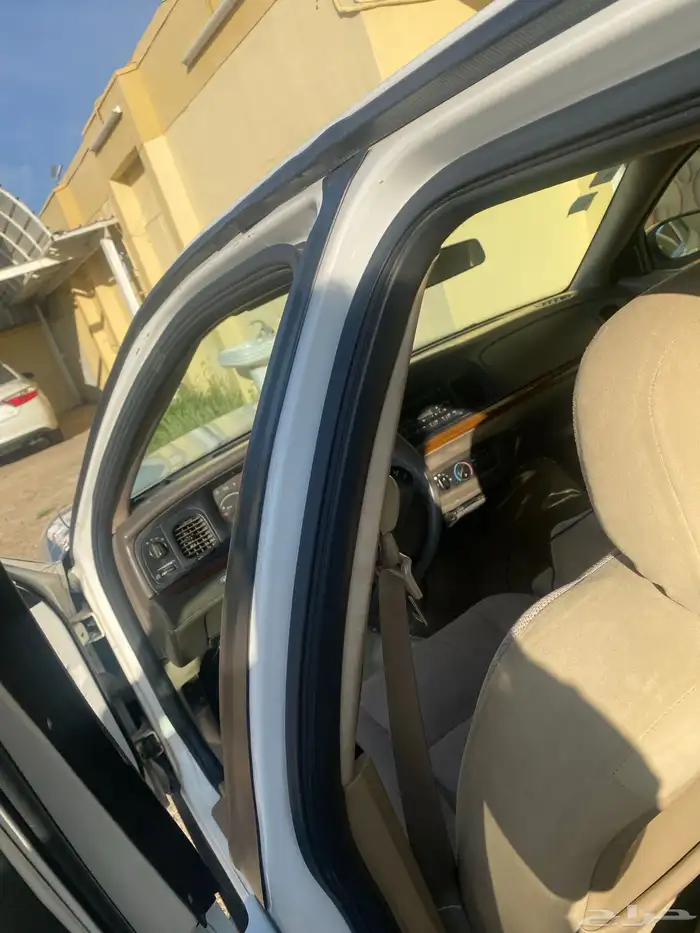 كراون فيكتوريا 2004 83