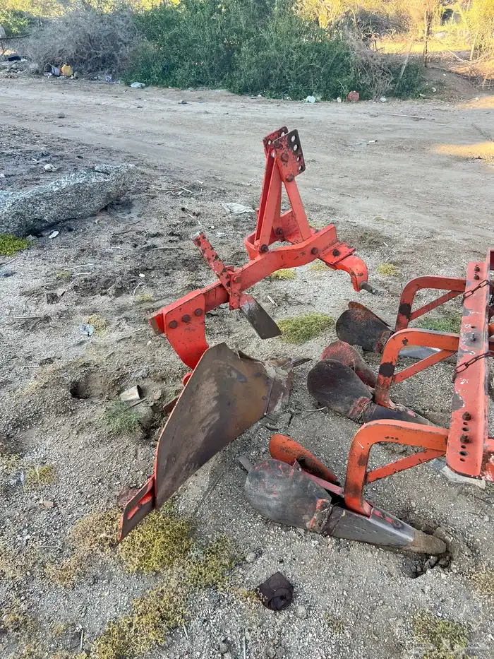 صاروخ و خطاط ثلاث خطوط 2