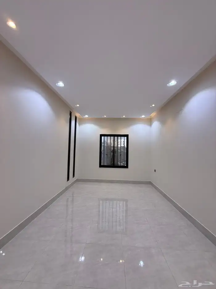 للبيع شقق ارضيه وشقق علويه ف ابها قرطبه مقابل مبني الاذاعه 27