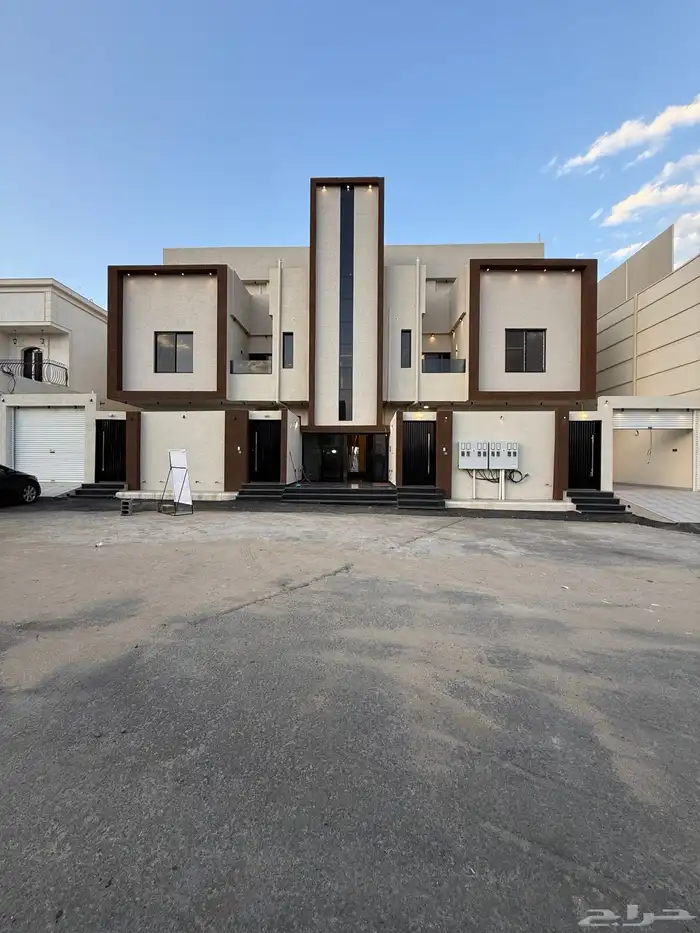 للبيع شقه علويه بمصعد جاهز وسطح خاص ف ابها حي الزهور 0