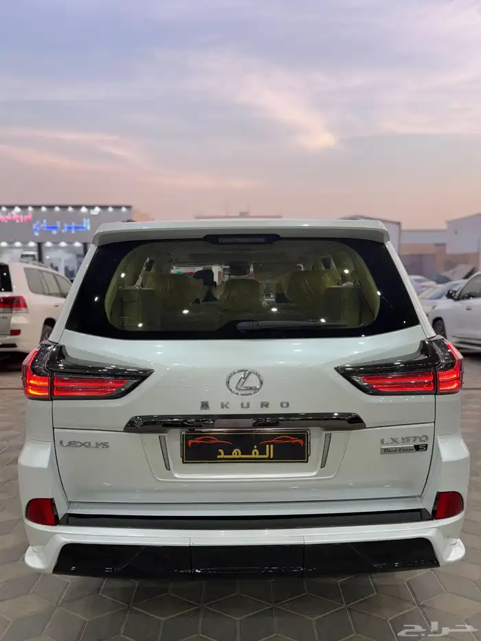 لكزس - 2019 - LX570 - فل كامل - بلاك اديشن 9
