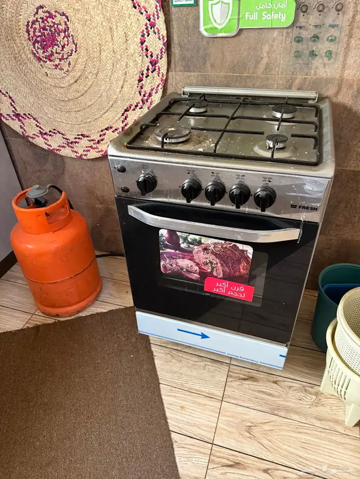 فرن وثلاجه وخبازه للبيع 0