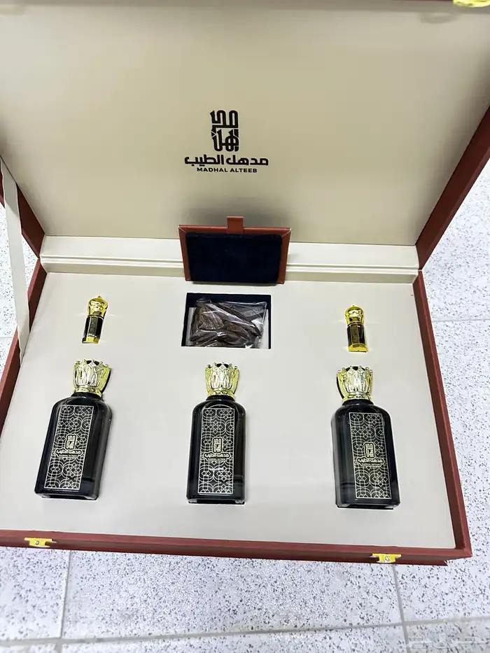 بشوت وهدايا اطقم طيب وعود وسيوف للبيع جملة او تفريد 38