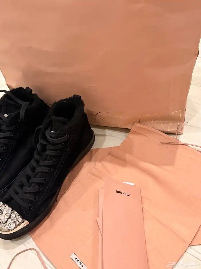 بوت شتوي من ماركة ميو ميو ( اصلي ) مقاس 39 ونص 2