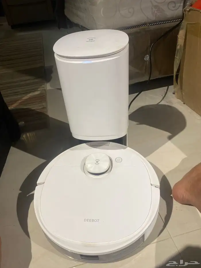 روبوت مكنسة وممسحة مع محطة تفريغ بحالة جيدة  جاهز للاستخدام 2