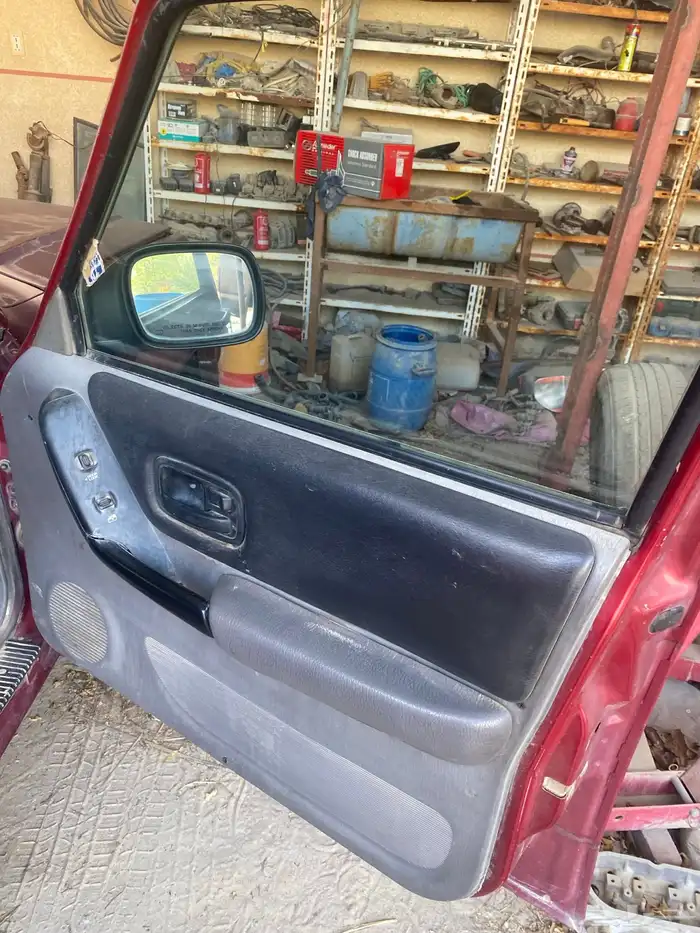 للبيع شيروكي 1998 4