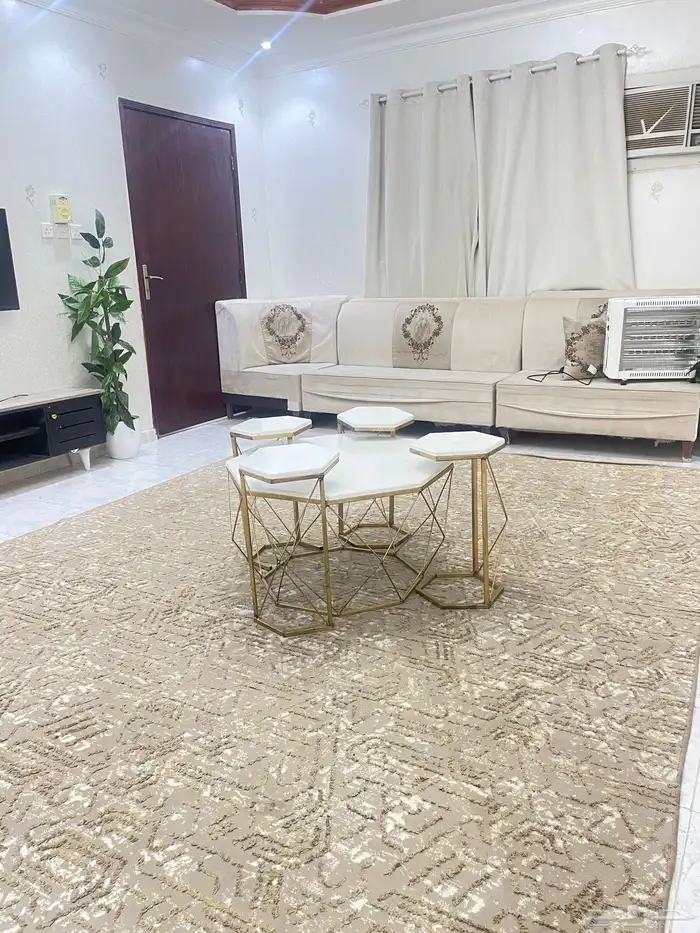 كنب مع سجادتين 0