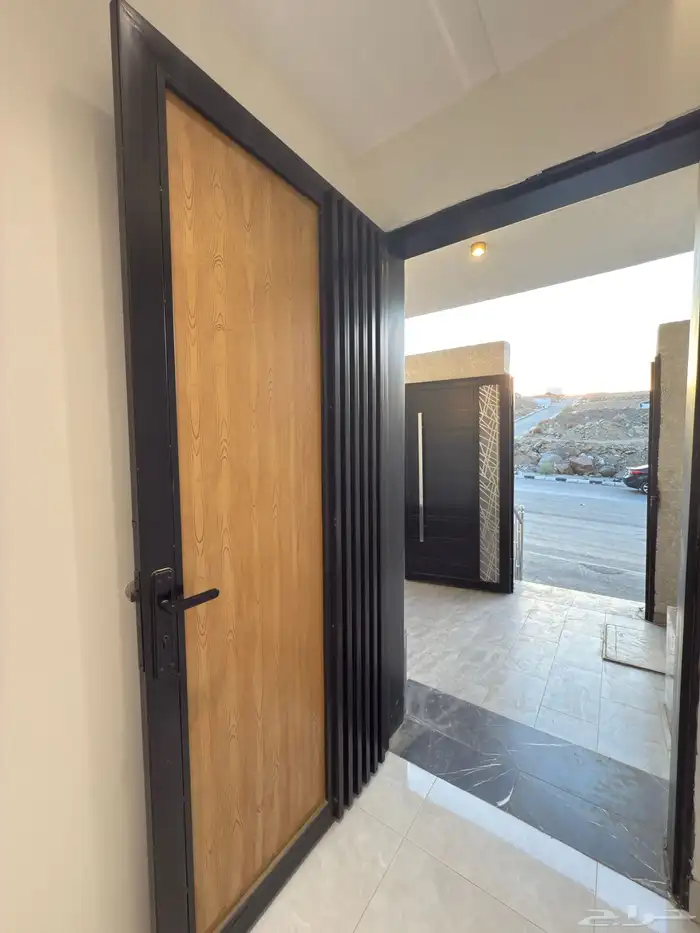 للبيع دور أرضي بتصميم روف 6 غرف خلف أسواق العثيم بالمحالة 2