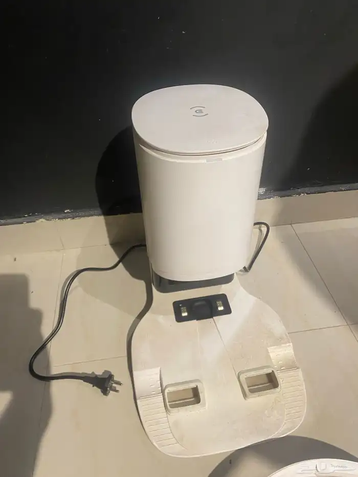 روبوت مكنسة وممسحة مع محطة تفريغ بحالة جيدة  جاهز للاستخدام 11