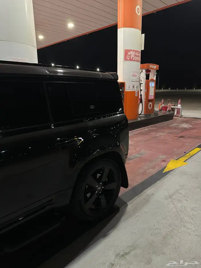 لاندروفر ديفندر P300 110 موديل 2020 أسود كريستال 5