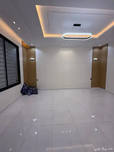 للبيع ارواف علويه بملحق وشقق ارضيه ببايكة سيارة ف حي الراقي index