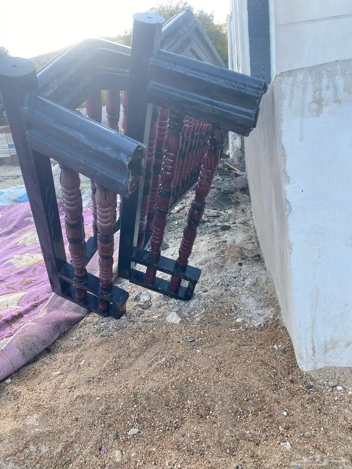 دربزان درج نظيف وشبه جديد. الموقع حداد بني مالك 5