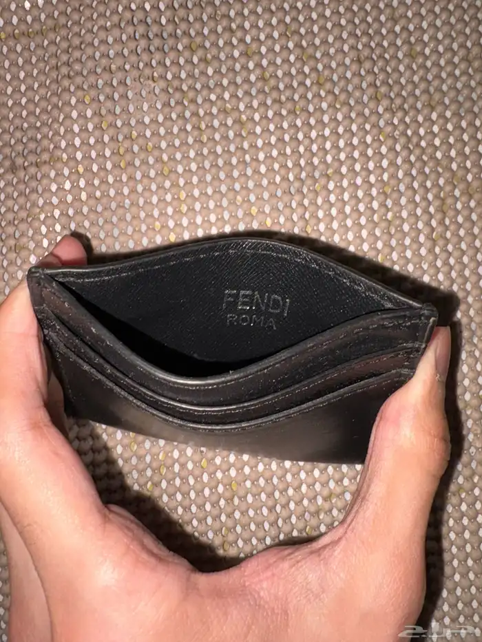 محفظه بوك فندي اصلي استخدام خفيف ما فيه ولا خدش 2