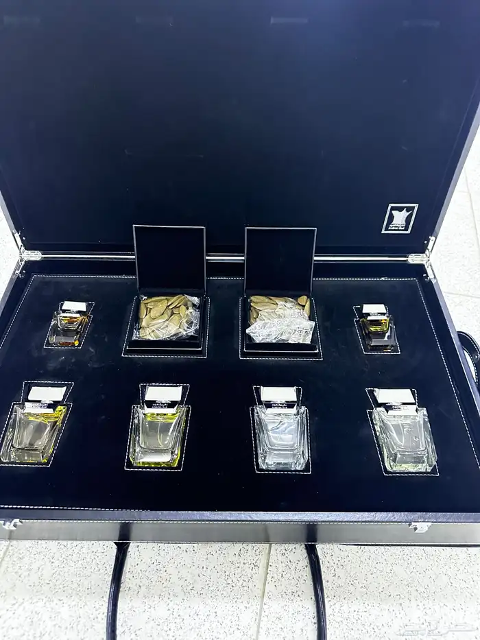 بشوت وهدايا اطقم طيب وعود وسيوف للبيع جملة او تفريد 44