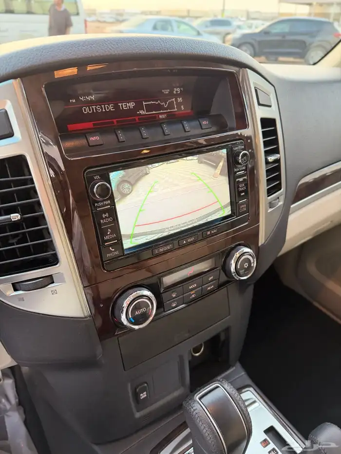 ميستوبيشي باجيرو 2020-فل كامل علامات ذهبيه عداد 35 الف فقط 28