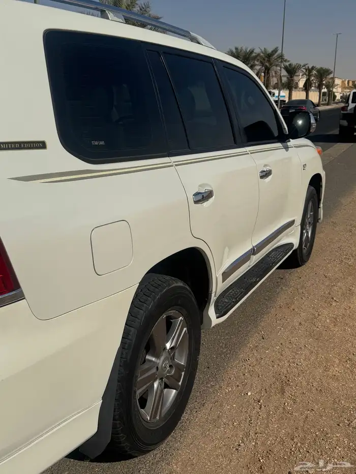 جيب لاندكروزر vxr 2015 1