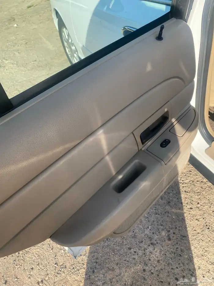 كراون فيكتوريا 2004 61