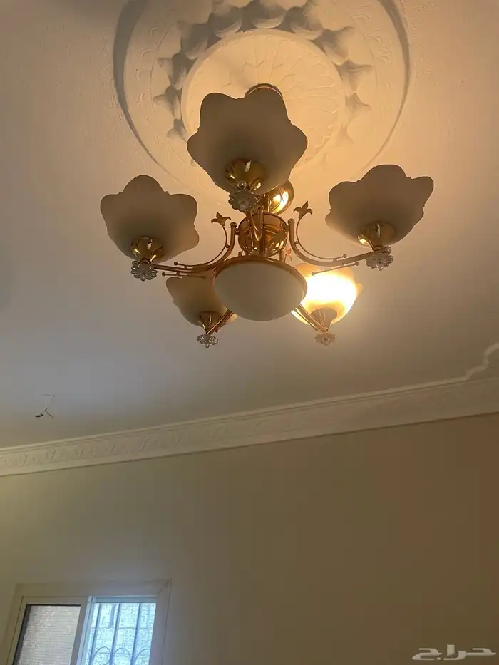 مكيف للبيع و نجف عدد3 2