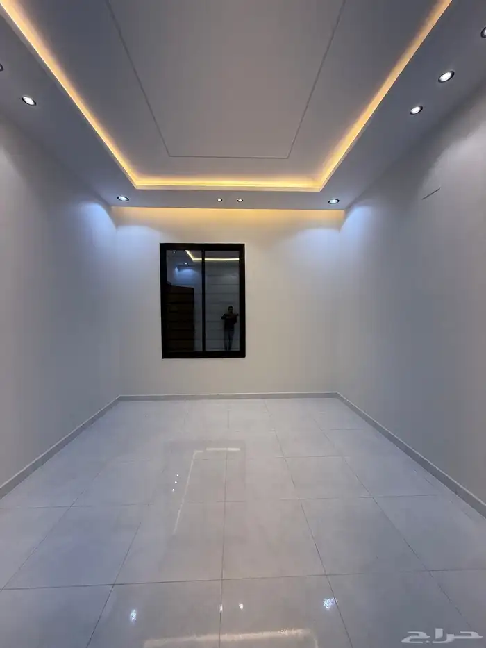 للبيع ارواف علويه بملحق وشقق ارضيه ببايكة سيارة ف حي الراقي 24