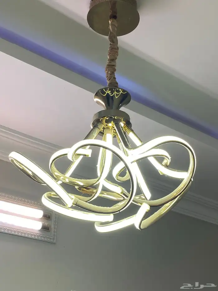 ثريات للبيع الحبه ب 100 والمروحه ب 50 0