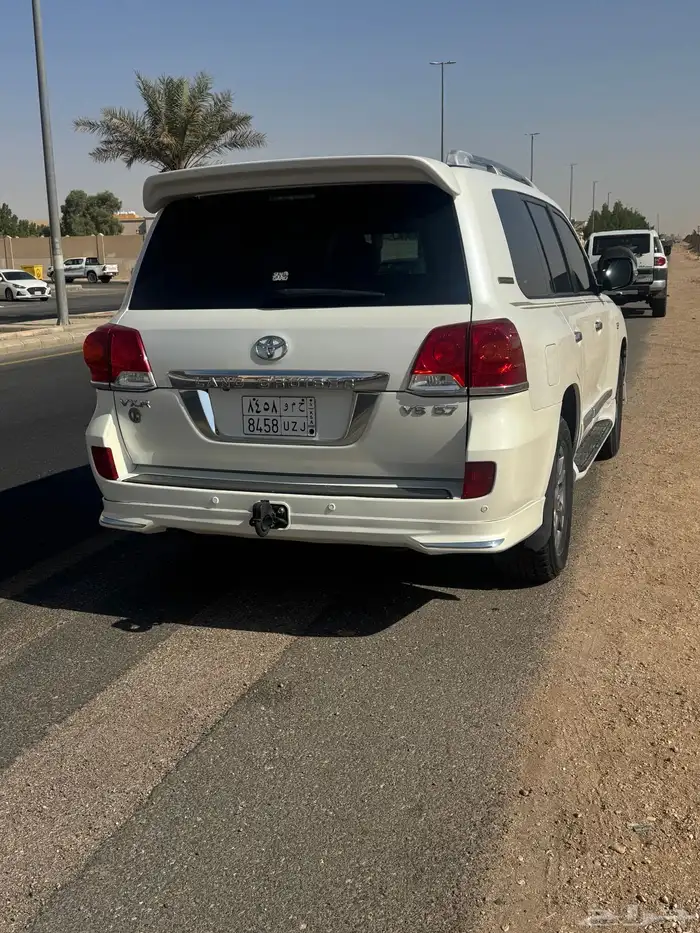 جيب لاندكروزر vxr 2015 2