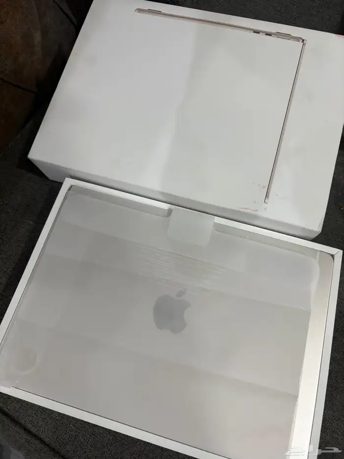 لابتوب ماك بوك 4