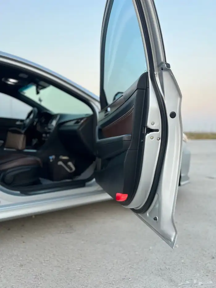 سوناتا سمارت فضي نظيف جدا  للمستخدم 12