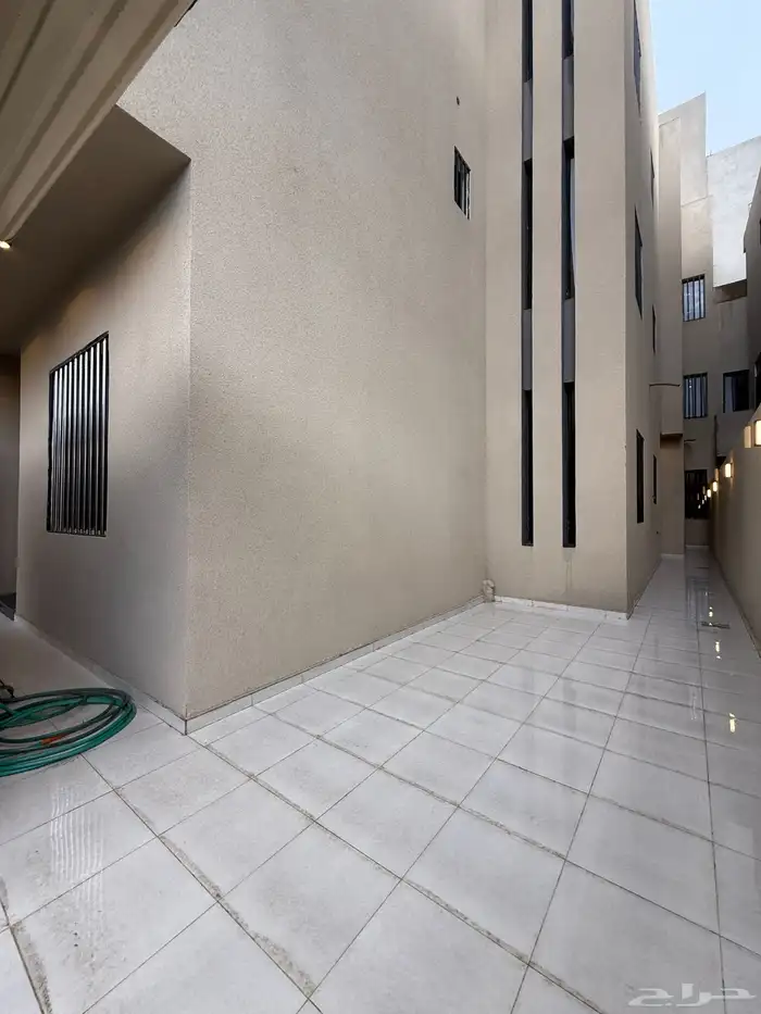 للبيع شقق ارضيه وشقق علويه ف ابها قرطبه مقابل مبني الاذاعه 2