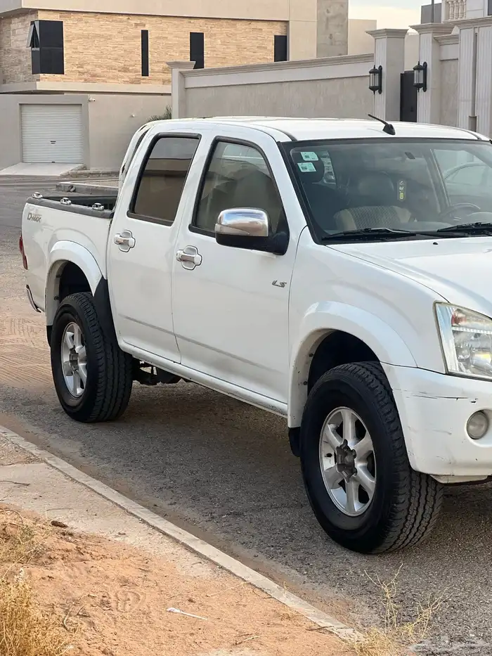 ايسوزو ديماكس 4