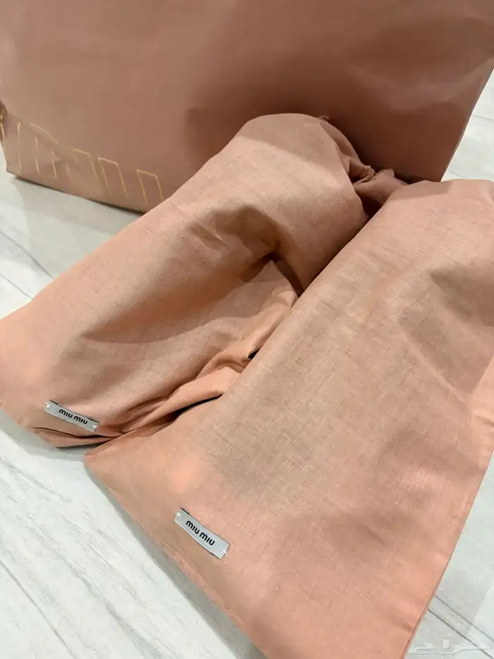 بوت شتوي من ماركة ميو ميو ( اصلي ) مقاس 39 ونص 1